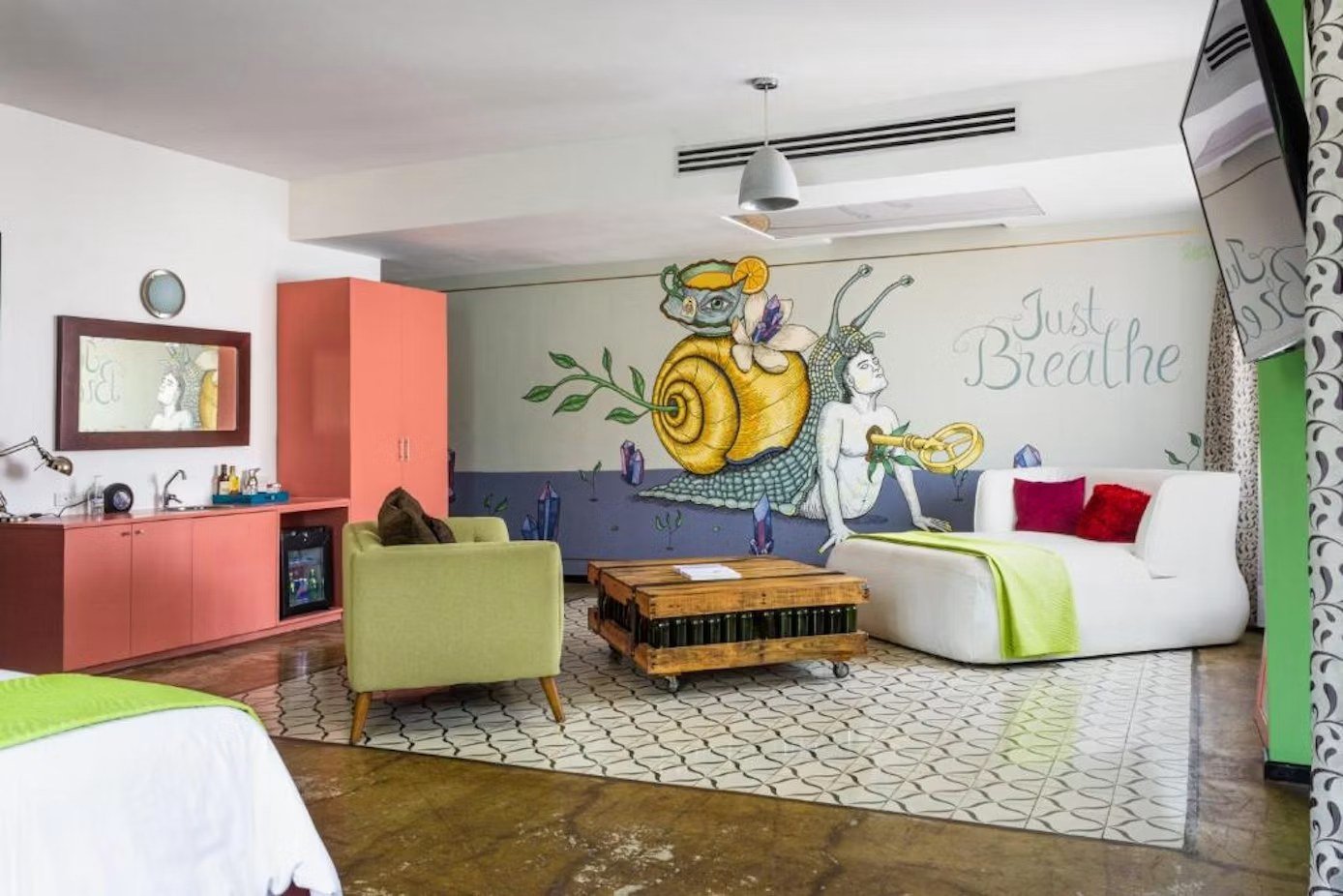 Snail Yoga by Goodie room at Tántalo Hotel